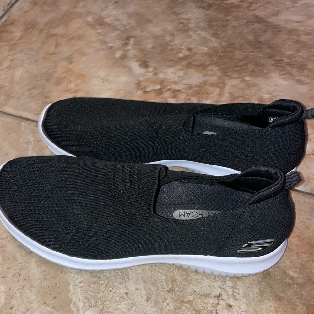 Sketchers slip ons